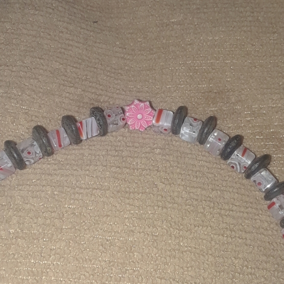 3 Assorted Necklaces - Picture 8 of 8